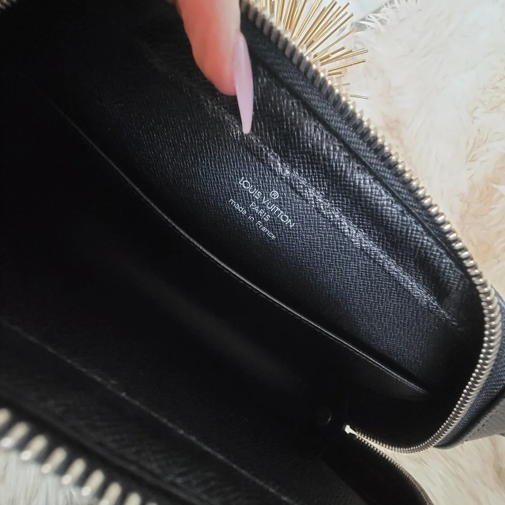 Louis Vuitton Taiga Baikal Wristlet - Picture 7 of 9